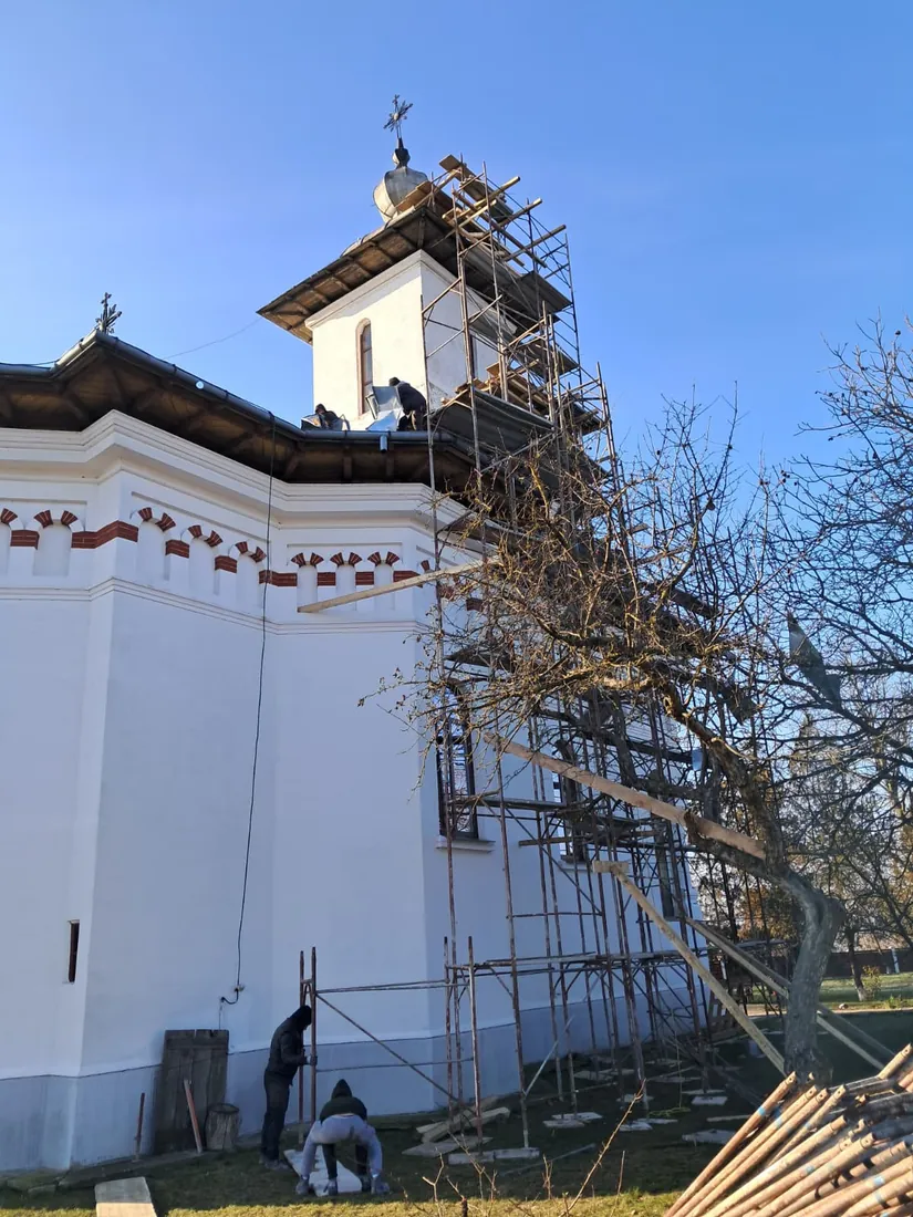 Renovare acoperiș biserică